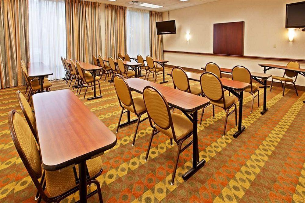 Hampton Inn Louisville Northeast Eksteriør bilde