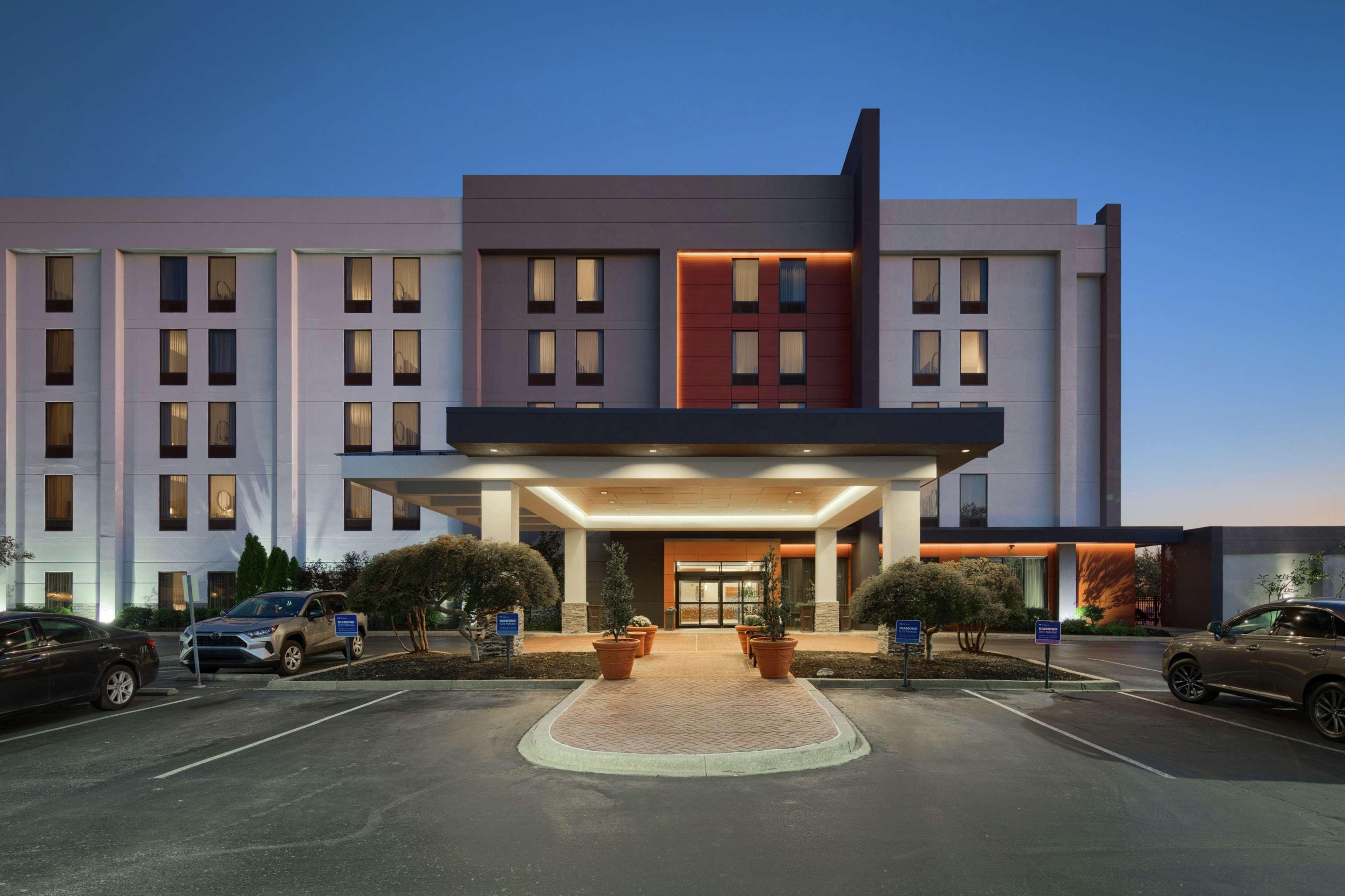 Hampton Inn Louisville Northeast Eksteriør bilde