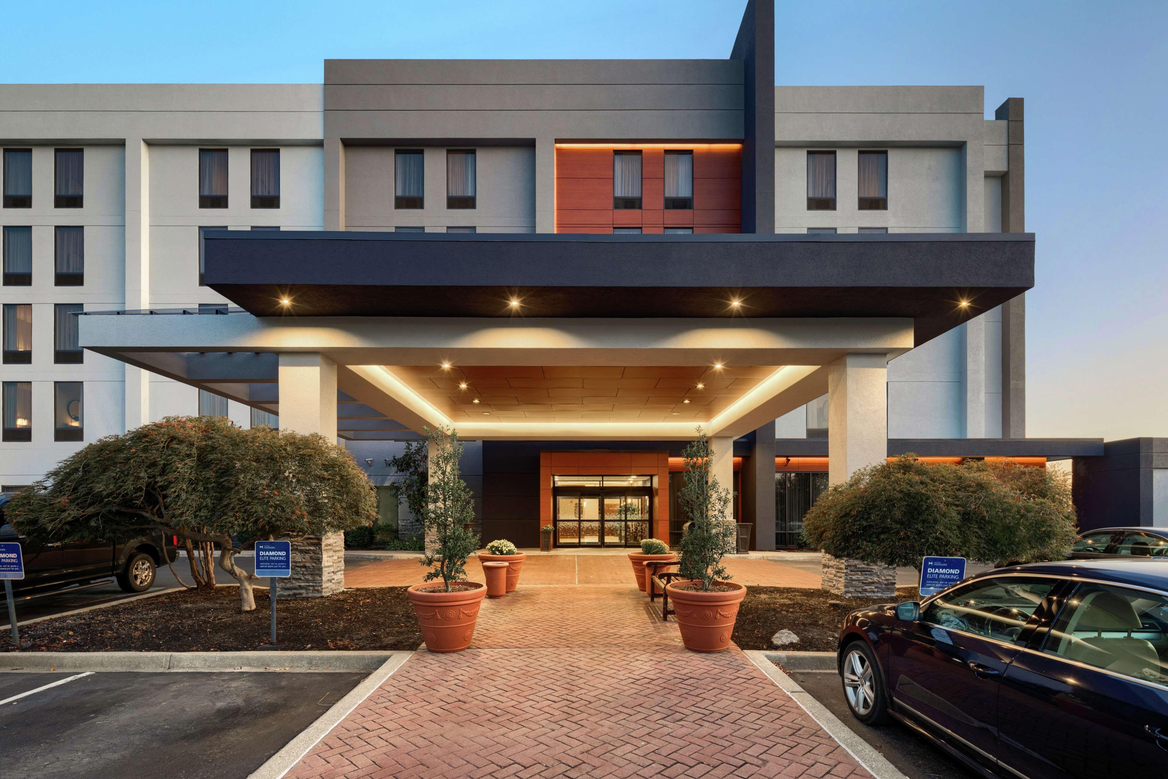Hampton Inn Louisville Northeast Eksteriør bilde