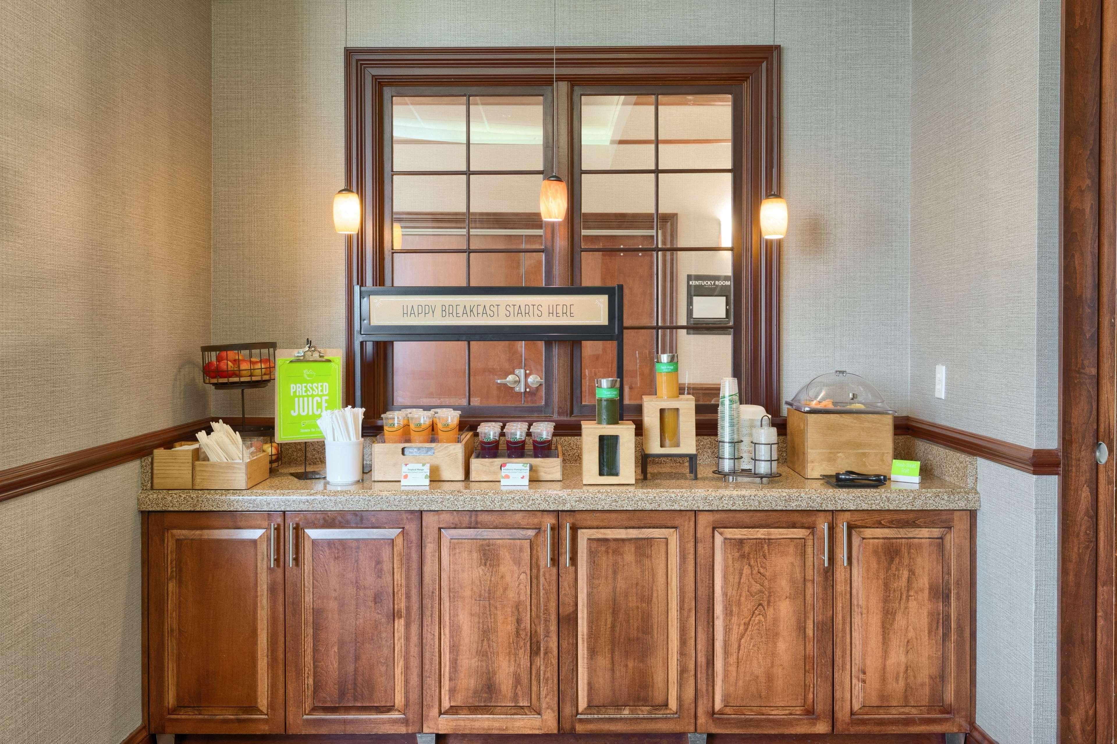 Hampton Inn Louisville Northeast Eksteriør bilde