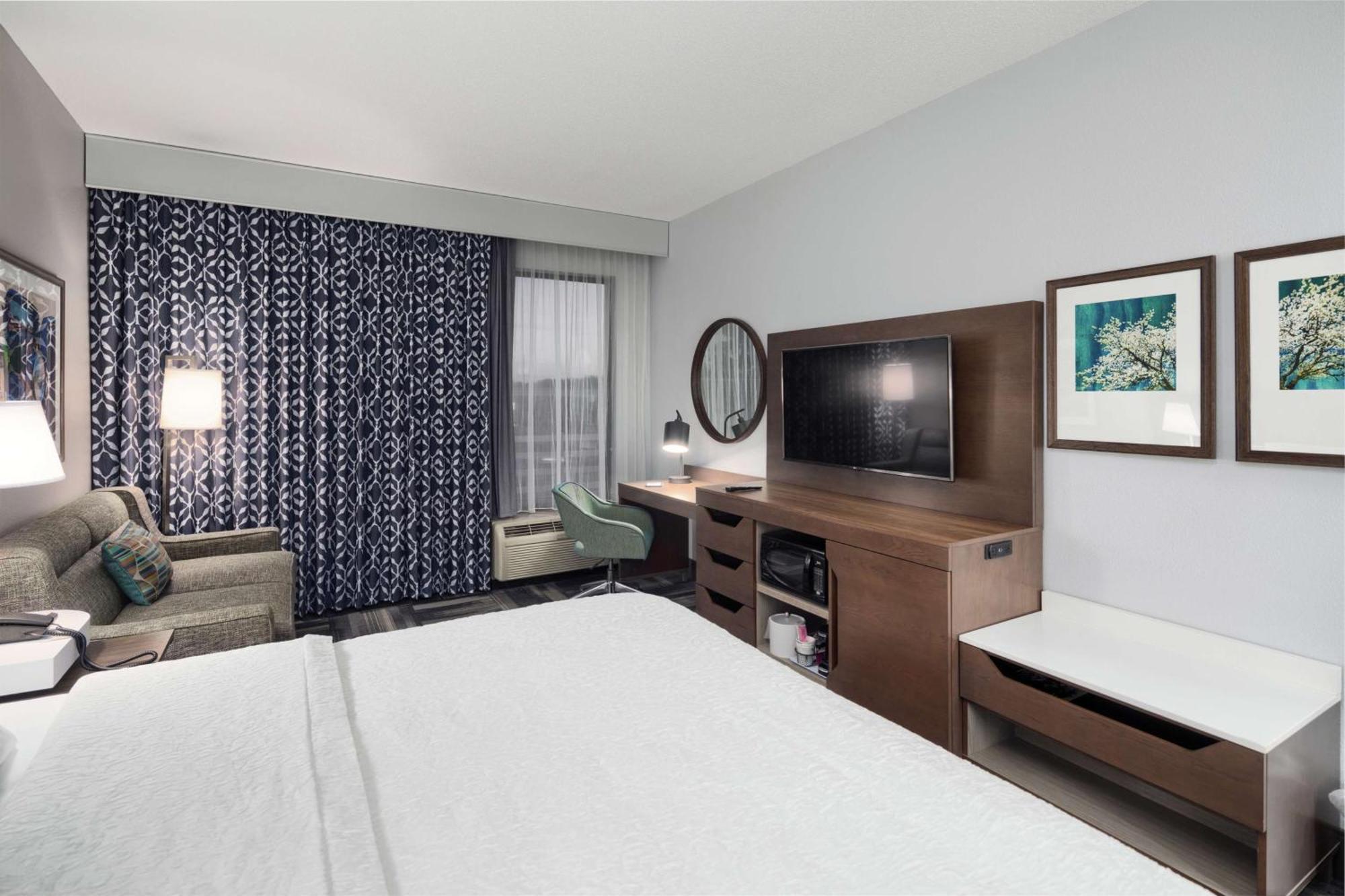 Hampton Inn Louisville Northeast Eksteriør bilde