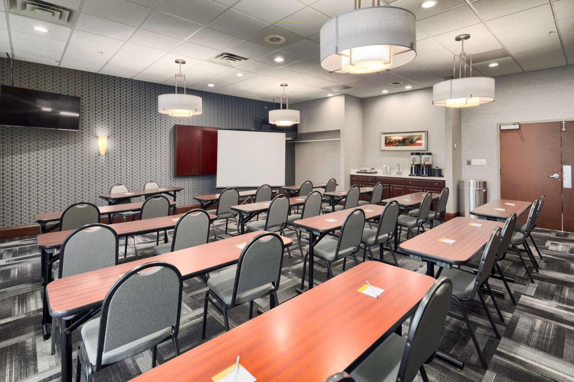 Hampton Inn Louisville Northeast Eksteriør bilde